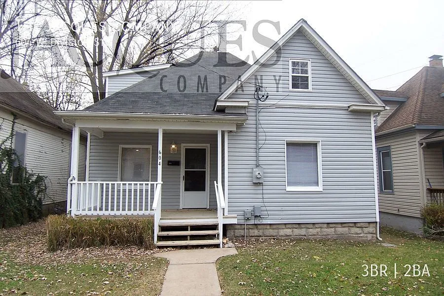 604 W Division St
