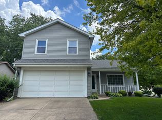 1301 Bancroft Dr, Bloomington, IL