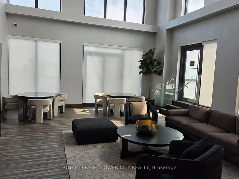 75 James St S #712 — Photo 2