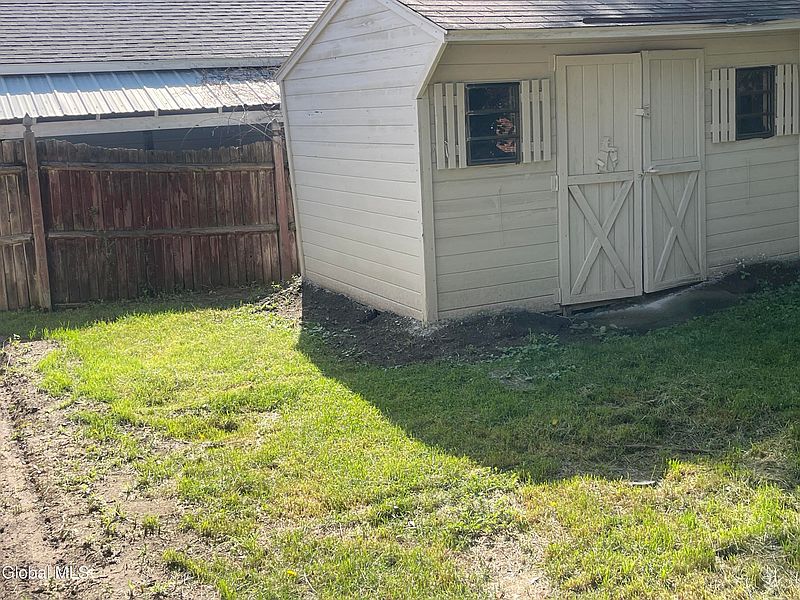 4th image of 60 Woodlawn Street