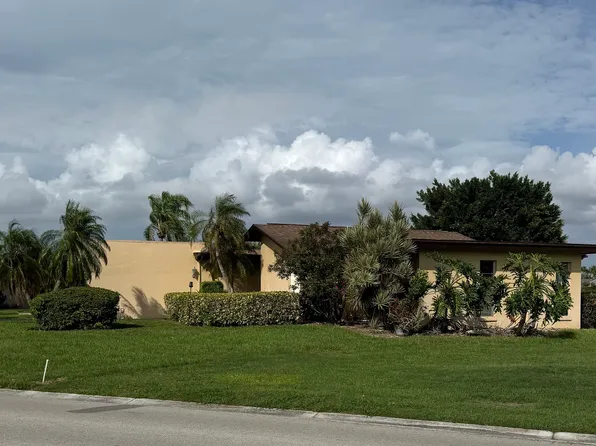 4105 Lakewood Blvd, Naples, FL 34112