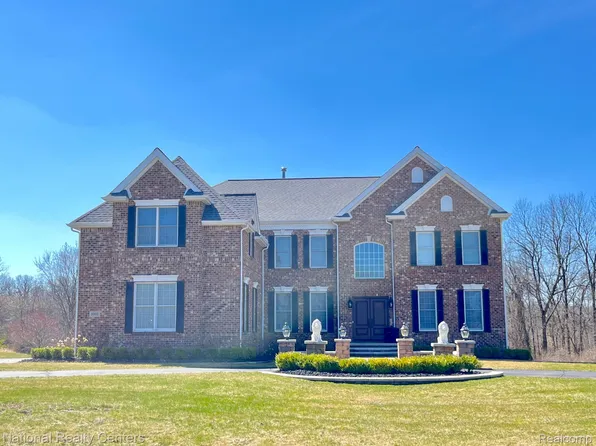 3302 Woodhill Cir, Superior Township, MI 48198