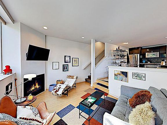 Living room/dining/kitchen