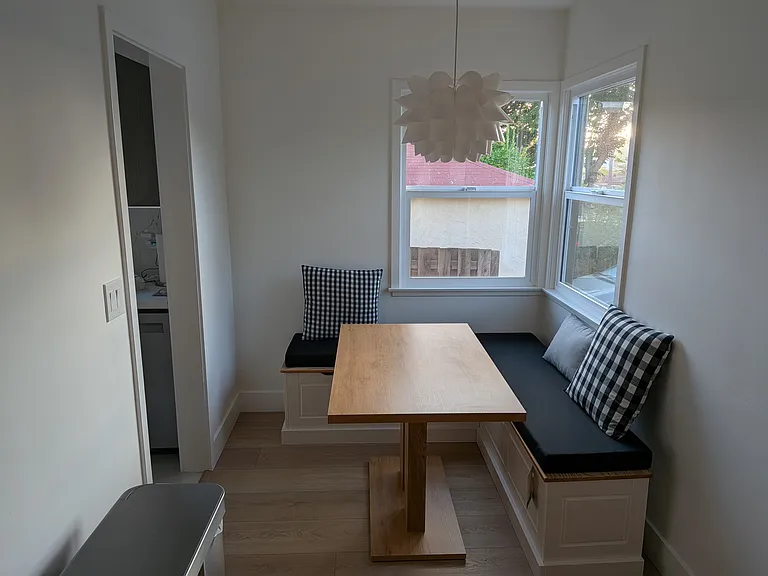2606 Ralston Ln — Photo 3