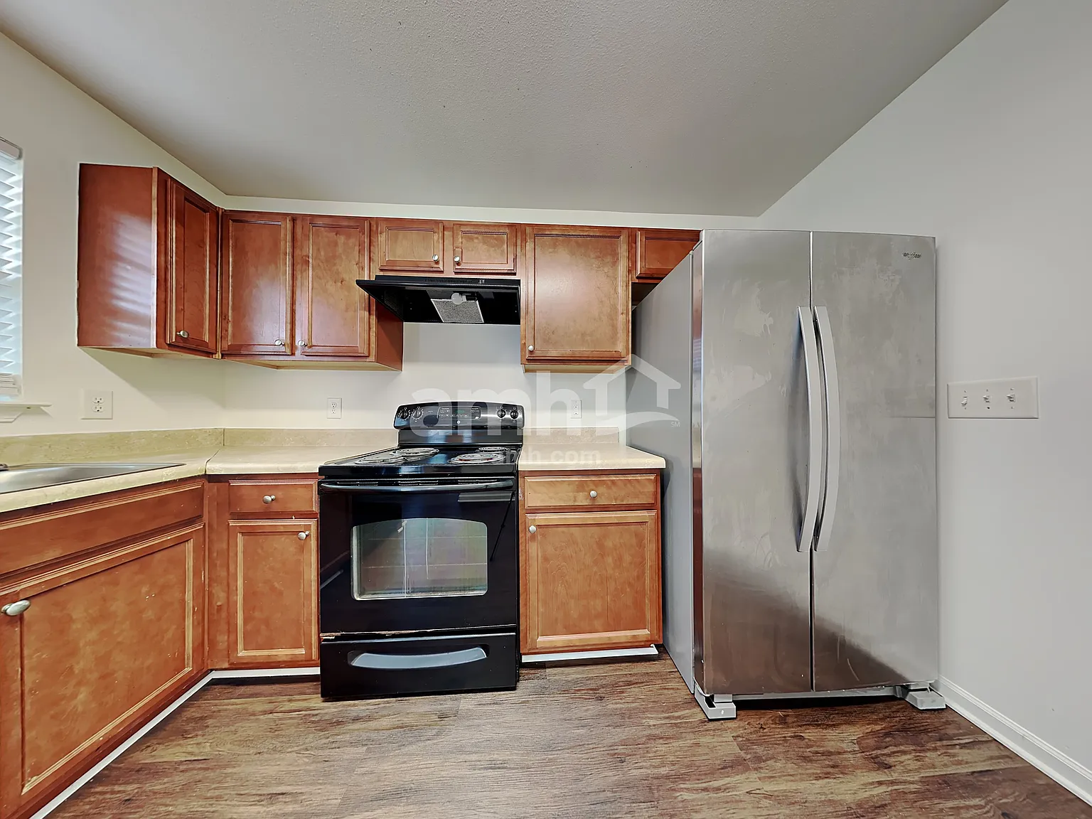 3 bed, 2.5 bath, 1327 sqft, $1,800 — Photo 3