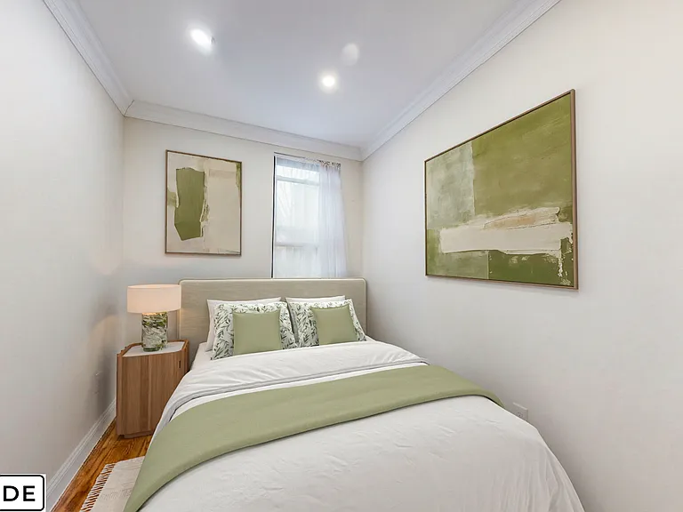1570 2nd Ave #3B — Photo 2