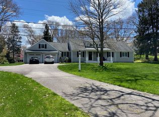 18 Saconesset Rd, Falmouth, MA 02540