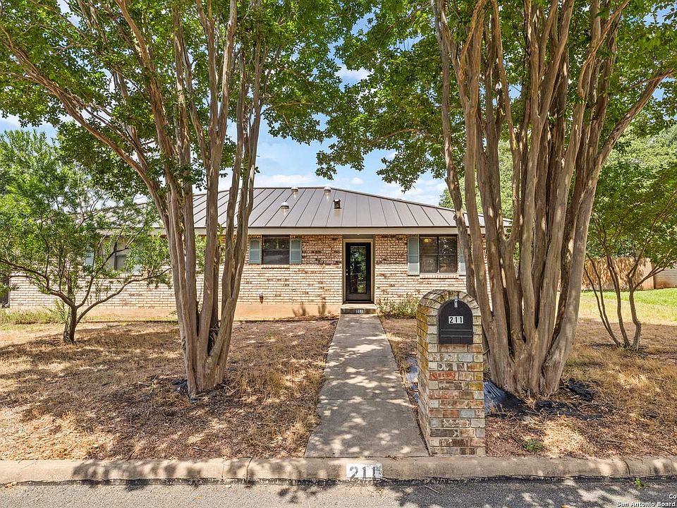 1st image of 211 Crestwood Dr.