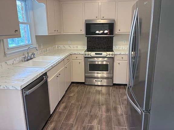 5th image of 3107 Sawyer St.