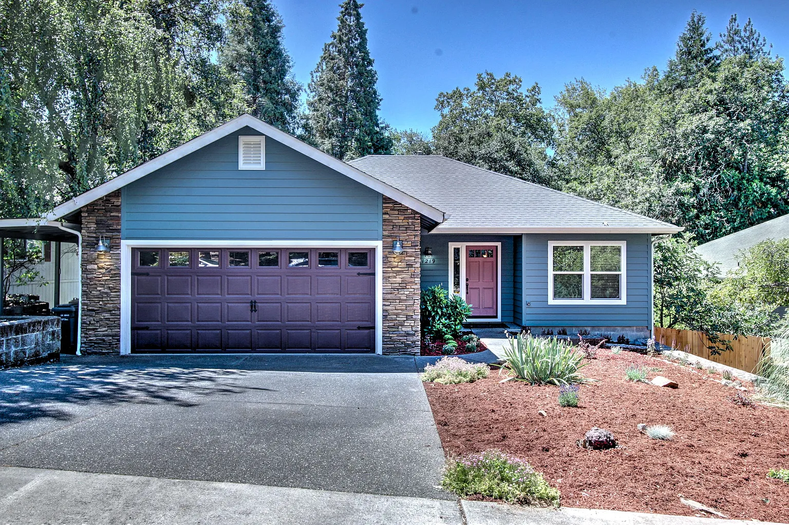 1219 NW Bellevue Pl photo 1