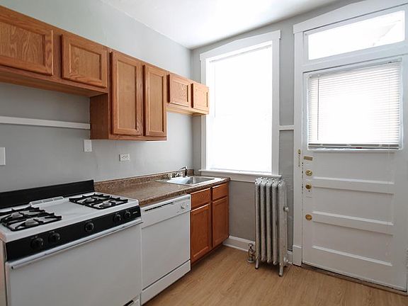 4th image of 222 Pleasant St APT 2
