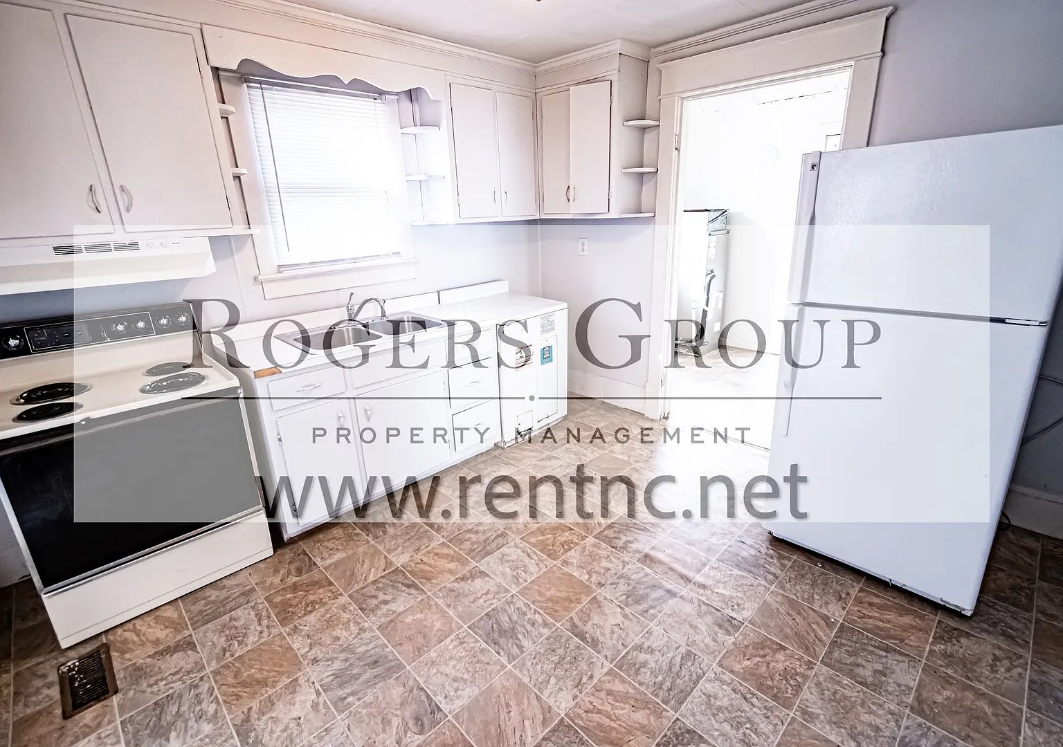 3 bed, 1.0 bath, 1160 sqft, $895 — Photo 2