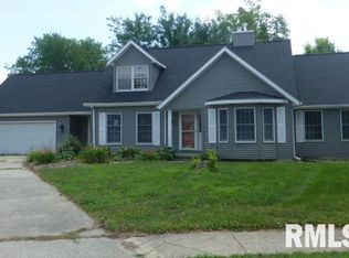 4 Charleston Ct, Chatham, IL 62629