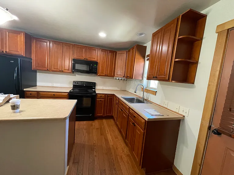 2305 Abbey Ct — Photo 4