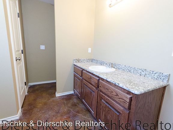 2nd image of 2311 Lindell Ave