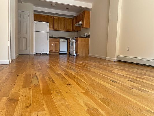 4th image of 27-11 Astoria Blvd #2F