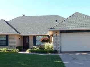 2308 Chapel Hill Rd, Ponca City, OK 74604