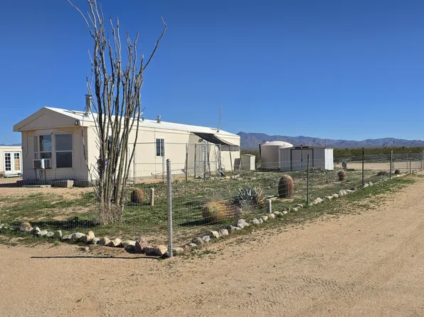 20063 S Dale Evans Rd, Yucca, AZ 86438