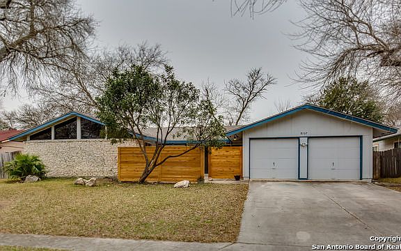 3rd image of 8107 Cedar Frst