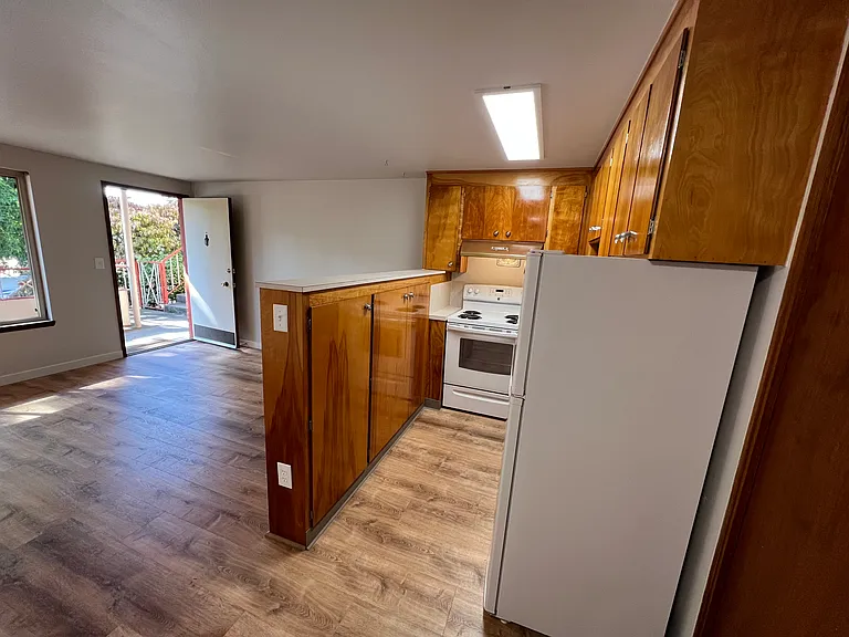 103 E Lynn St #102 — Photo 5