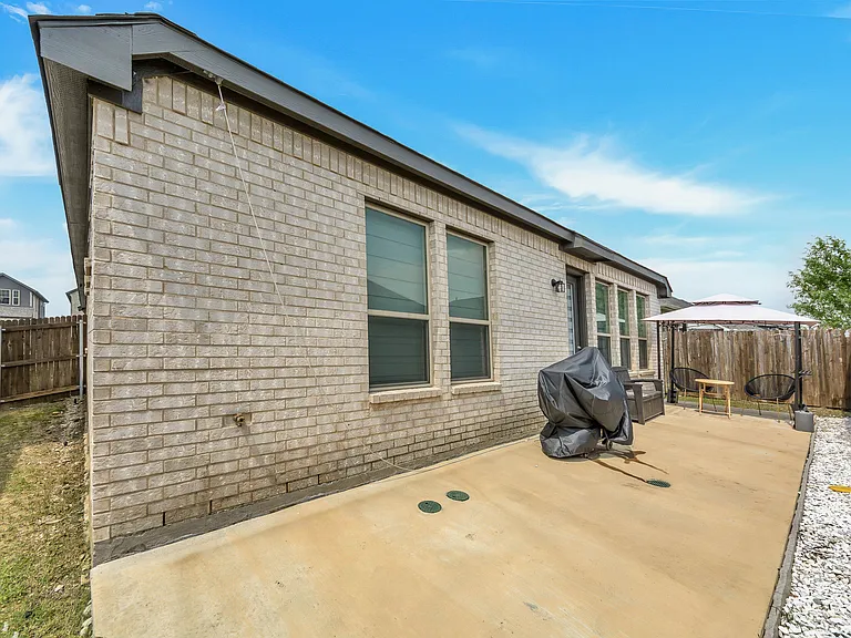 2124 Bailey St — Photo 23