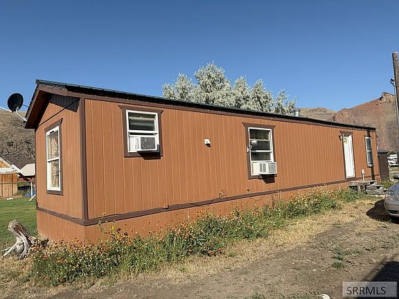 4th image of 233 Obsidian Rd