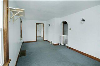 3rd image of 311 Goguac St W