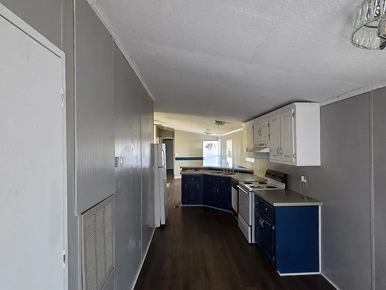 1131 Straight St — Photo 10