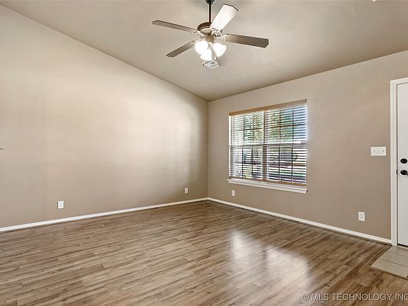 4th image of 9165 S 254th East Ave