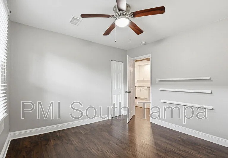 203 W Emma St — Photo 12