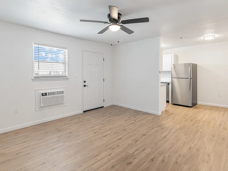 1819 Clements Ave #D103 — Photo 3