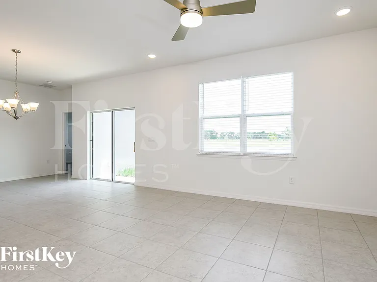 1622 Isleta Loop — Photo 4