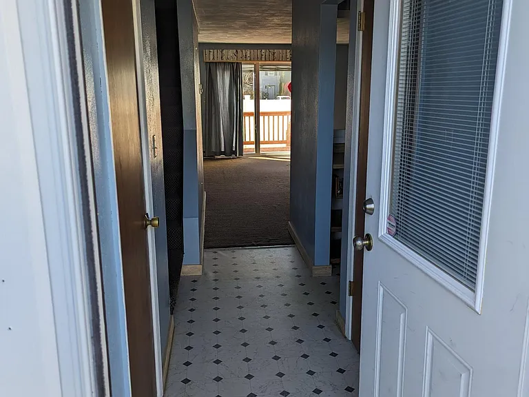 27 Starr Ave — Photo 2