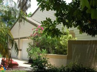 931 SW 86th Ave, Pembroke Pines, FL 33025