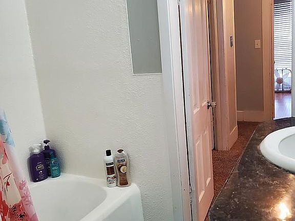5th image of 211 E 13th St