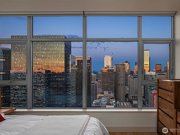 4th image of 588 Bell Street #3704S
