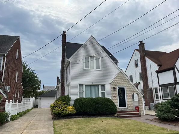 463 Macatee Place, Mineola, NY 11501