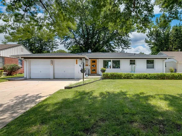 240 N Edgemoor Dr, Wichita, KS 67208