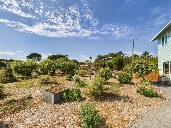 555 Cape Rd, McKinleyville, CA 95519