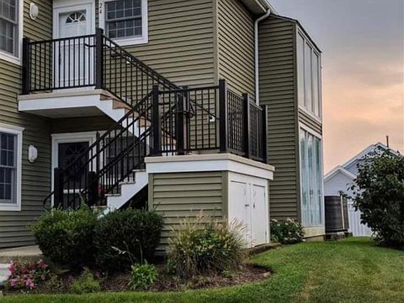 3rd image of 107 Fowlers Ct #107