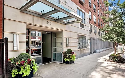516 West 47th Street in Hell&#39;s Kitchen
