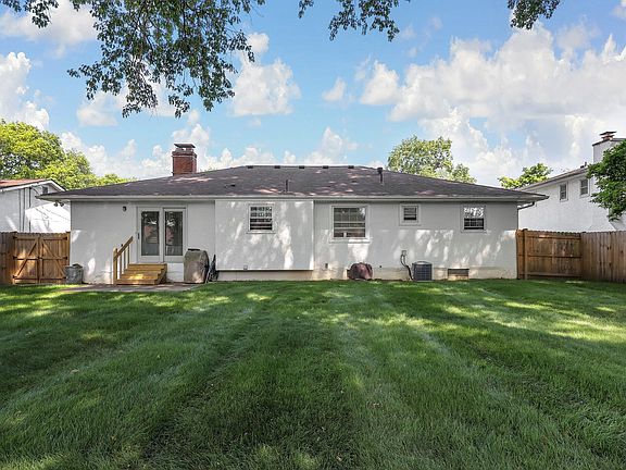 3rd image of 487 Briarwood Dr