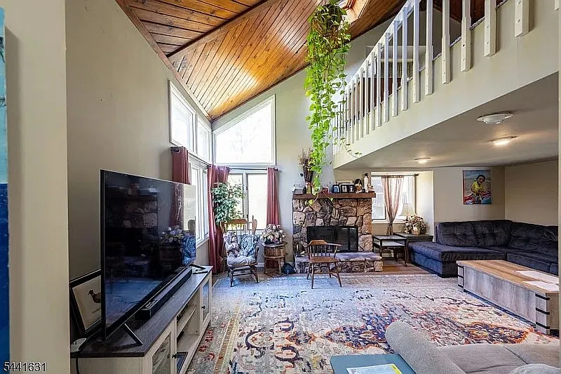 4 bed, 2.5 bath, 1534 sqft, $2,800 — Photo 3