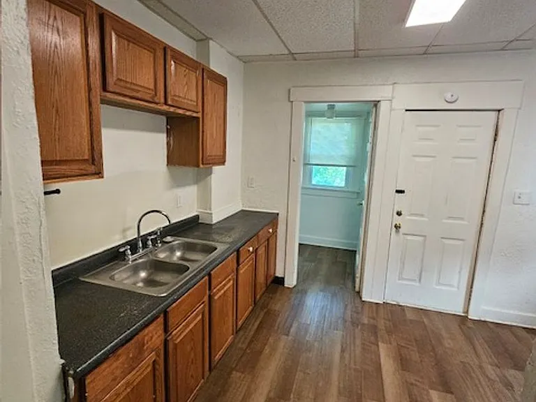 201-203 Pleasant Ave — Photo 12