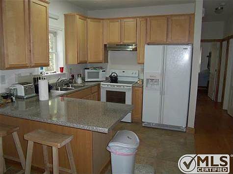 3rd image of 348 NE Willow Bend Ter