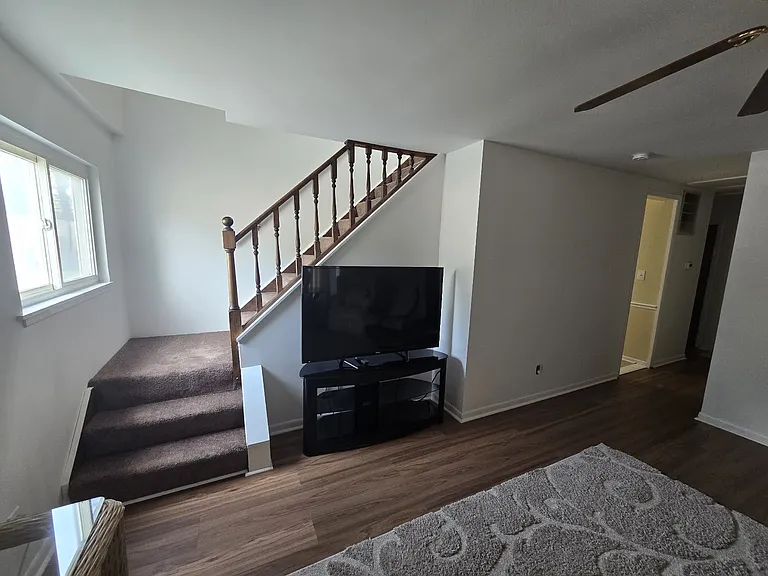 26084 Tawas St — Photo 5
