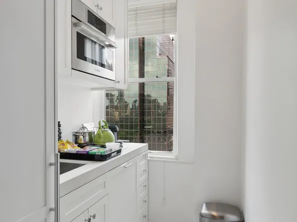 781 5th Avenue 2109 image 3 of 7