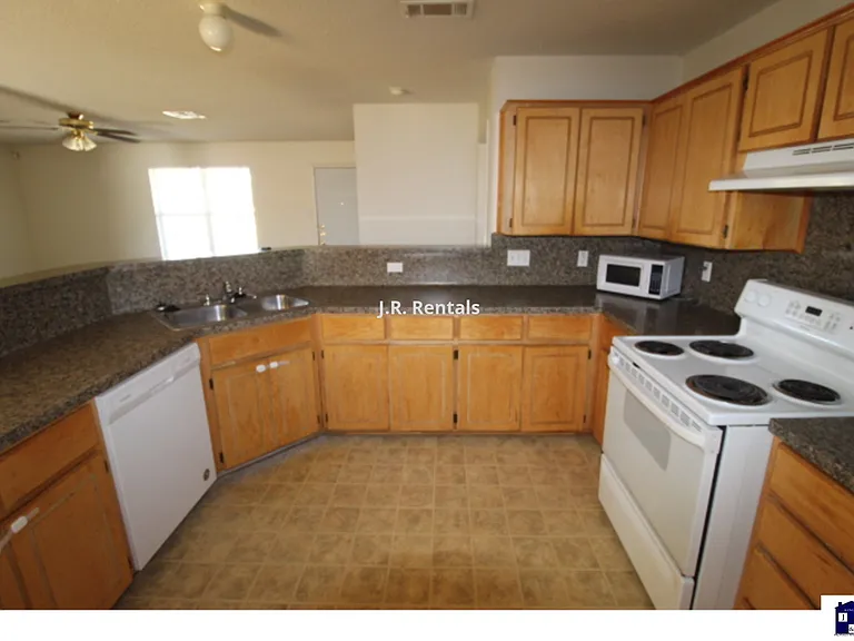 4607 Lloyd Dr — Photo 50
