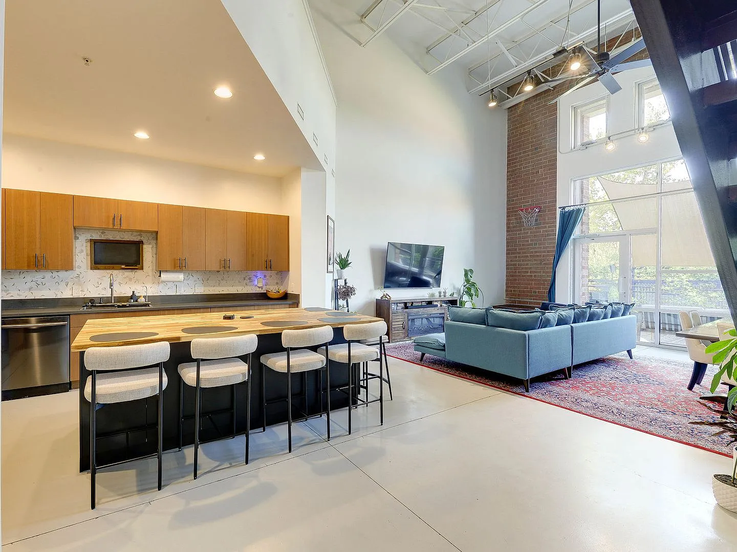 You have to see it to believe it! This stunningly updated uptown loft is ready for you. — Photo 2