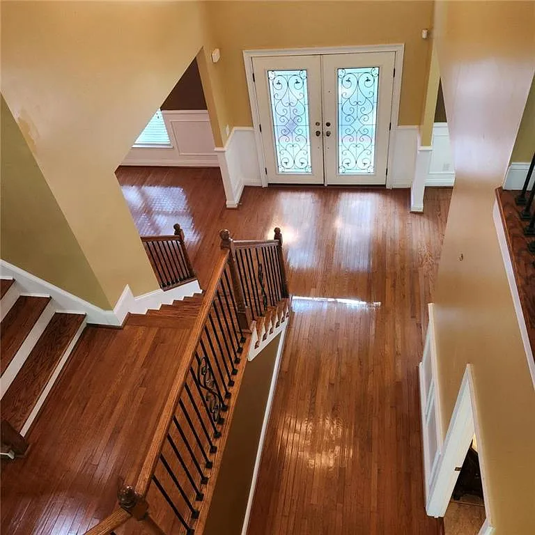 5 bed, 4.5 bath, 3516 sqft, $2,700 — Photo 2